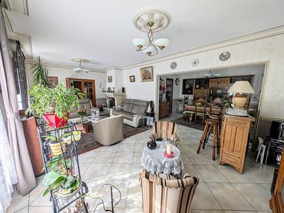 Propriété - 238 m² - 8 pièces