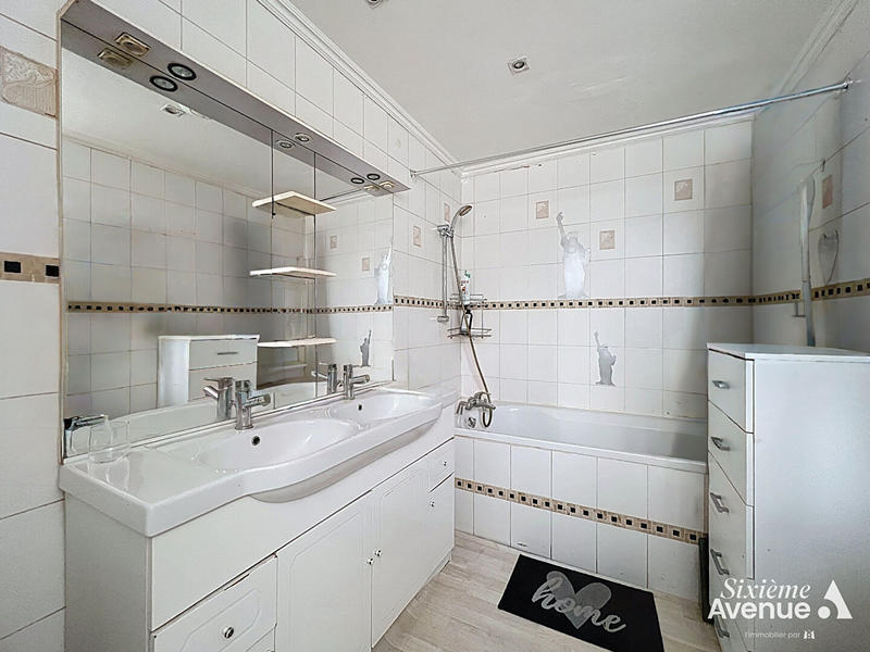 Maison - 304 m² - 10 pièces