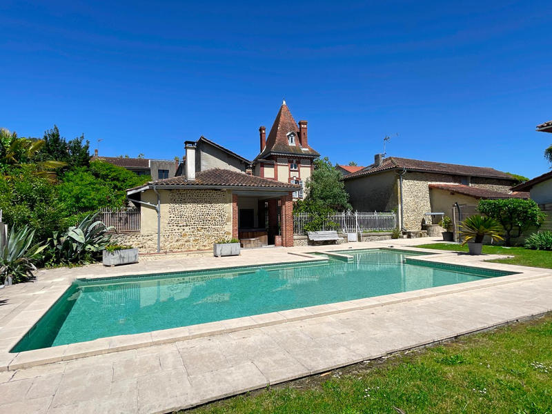 Maison de village - 467 m² - 24 pièces