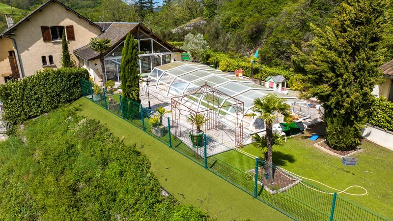 Maison - 600 m² - 12 pièces