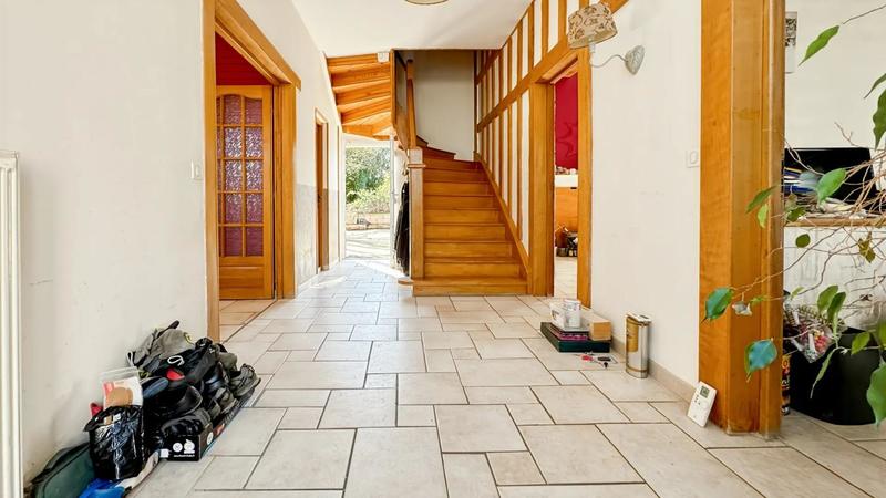 Maison - 256 m² - 8 pièces