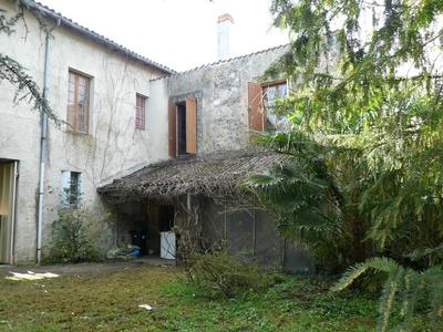 Corps de ferme - 145 m² - 9 pièces