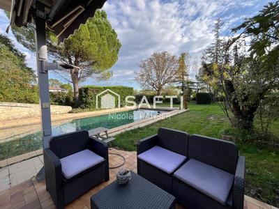 Maison - 184 m² - 8 pièces