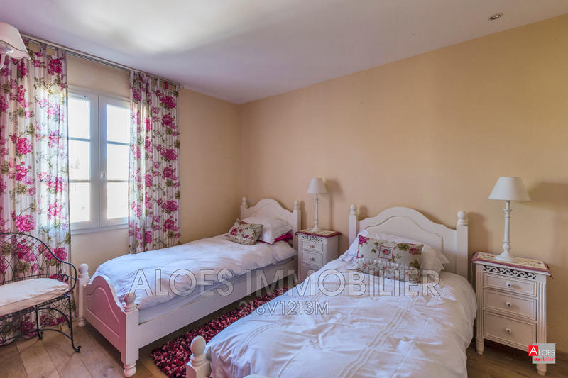 Maison - 180 m² - 6 pièces