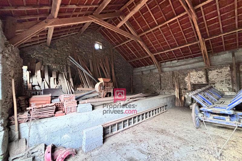Grange - 200 m² - 2 pièces