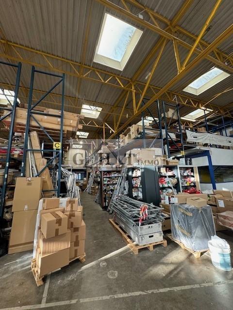 Entrepôt - 3 101 m²