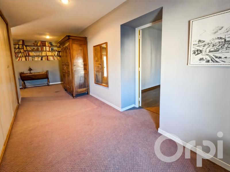 Maison - 250 m² - 9 pièces