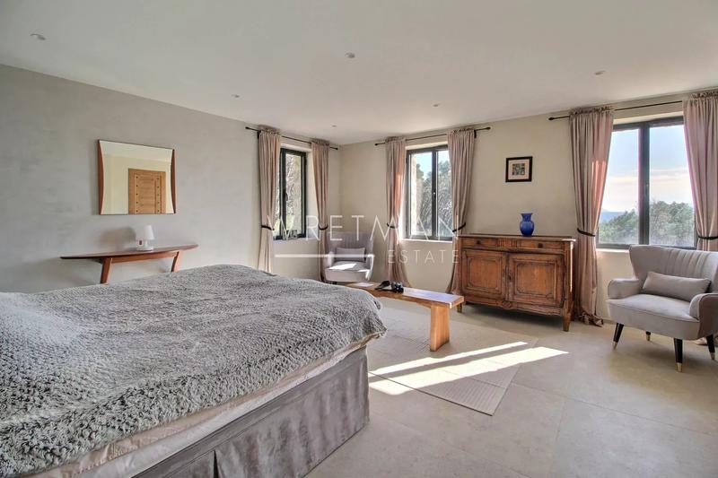 Mas - 345 m² - 6 pièces