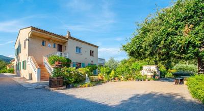 Maison - 247 m² - 8 pièces