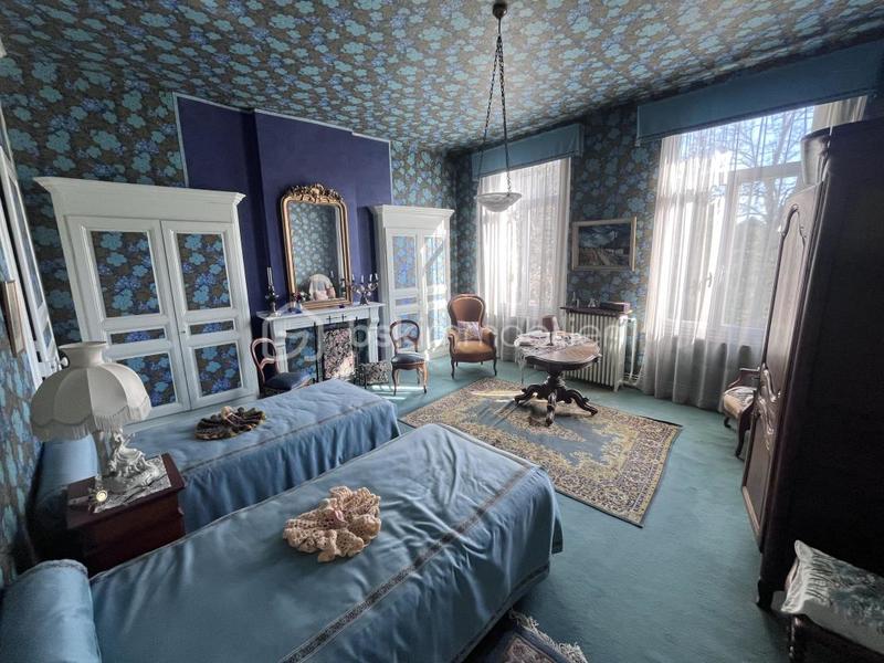 Demeure - 324 m² - 11 pièces