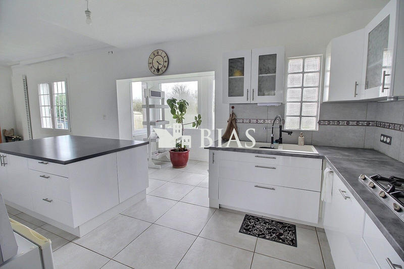 Maison - 230 m² - 7 pièces