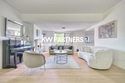 Demeure - 351 m² - 8 pièces