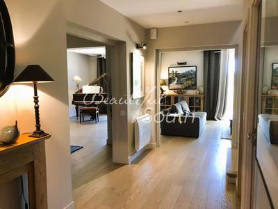 Maison - 200 m² - 6 pièces