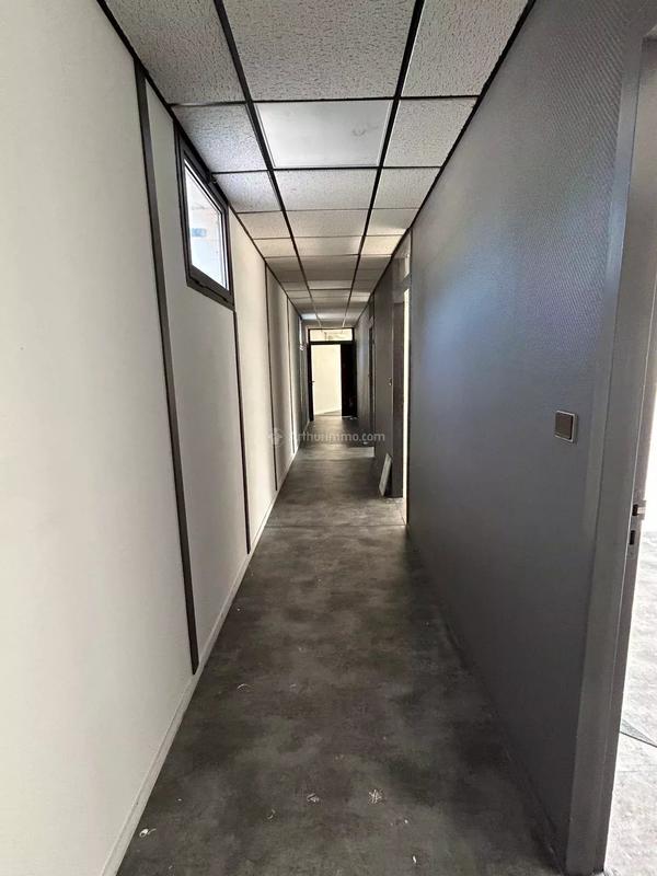 Bureau - 100 m² - 5 pièces