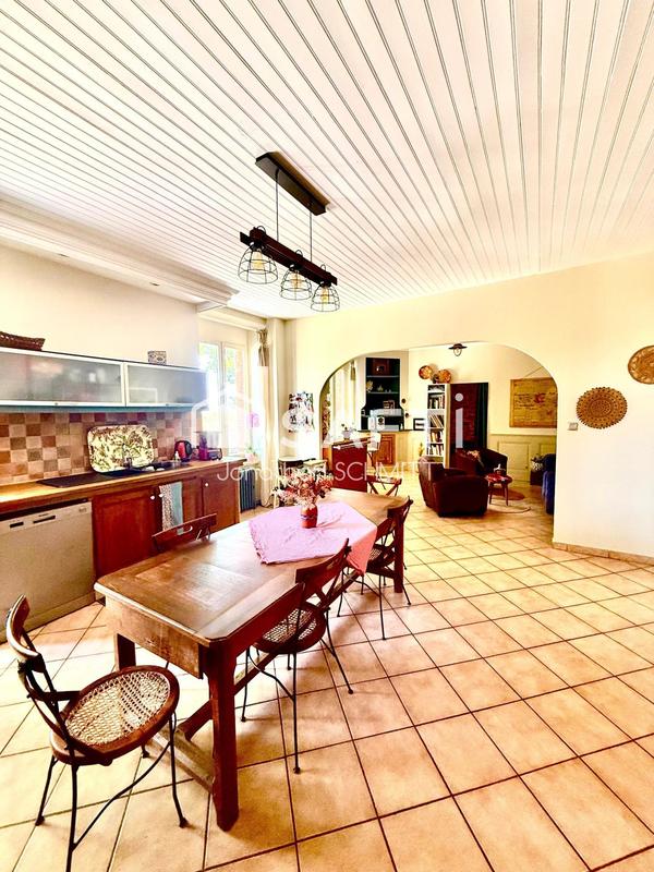 Maison - 231 m² - 7 pièces