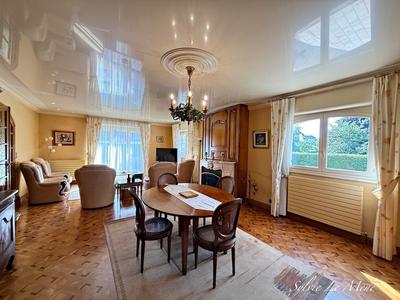 Maison - 245 m² - 7 pièces