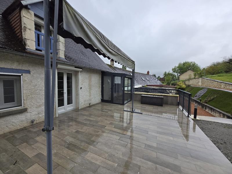 Maison - 275 m² - 9 pièces