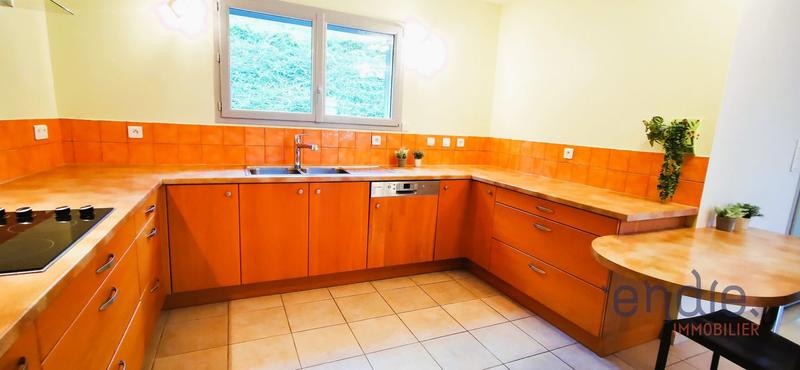 Maison - 99 m² - 5 pièces