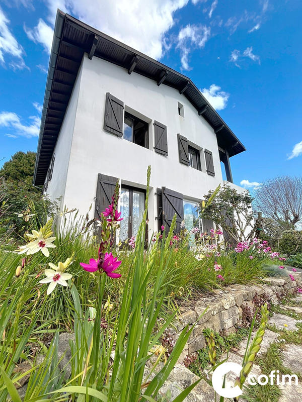 Maison - 104 m² - 4 pièces