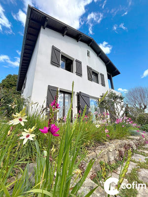 Maison - 104 m² - 4 pièces