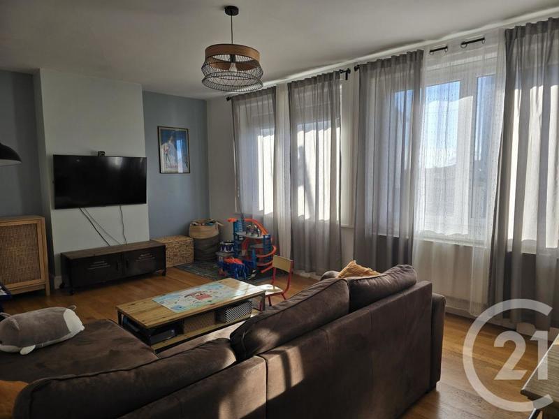 Maison - 96 m² - 5 pièces