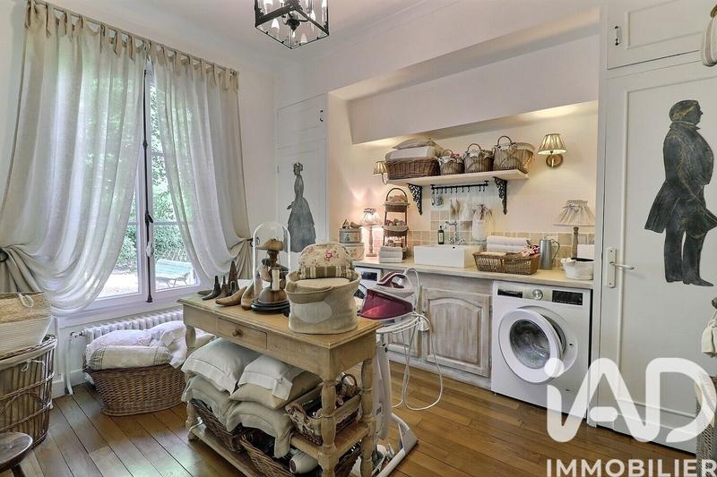 Maison - 460 m² - 19 pièces