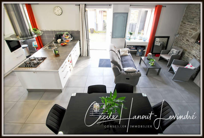 Maison - 202 m² - 9 pièces