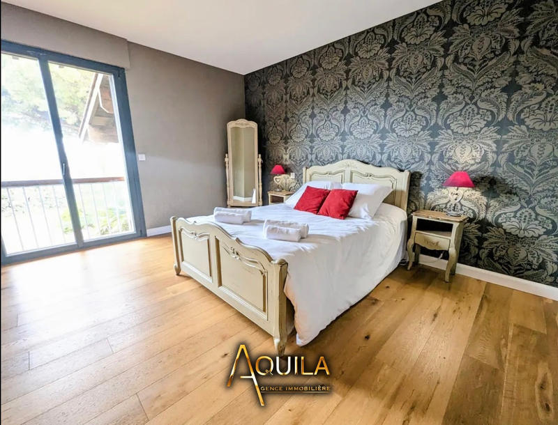 Villa - 341 m² - 8 pièces