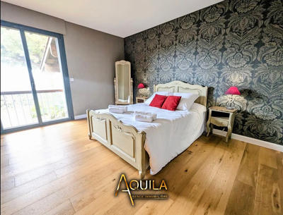 Villa - 341 m² - 8 pièces