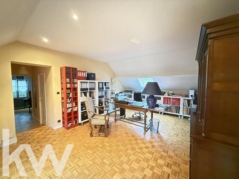 Maison - 219 m² - 7 pièces