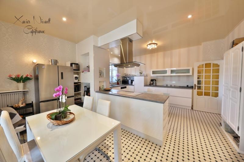 Maison - 238 m² - 6 pièces