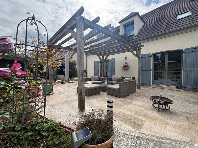 Maison - 161 m² - 8 pièces