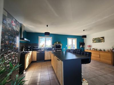 Maison - 95 m² - 5 pièces