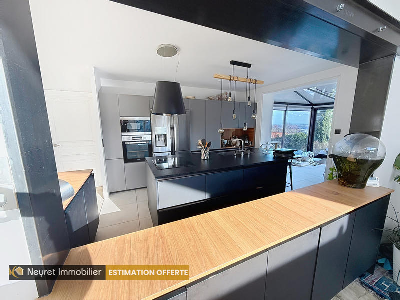 Maison - 214 m² - 6 pièces