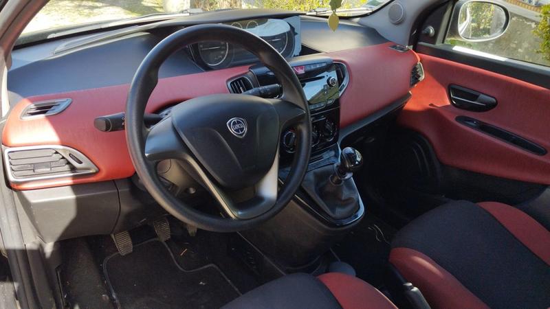 Lancia Ypsilon II 1.2 69 Black &amp; Red