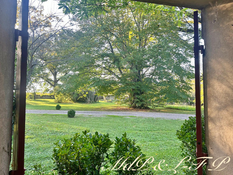 Maison - 711 m² - 11 pièces