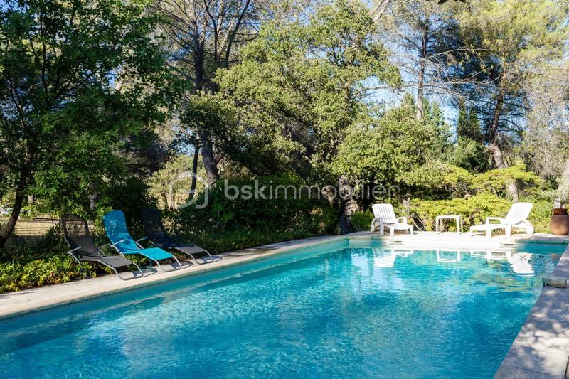 Propriété - 220 m² - 8 pièces