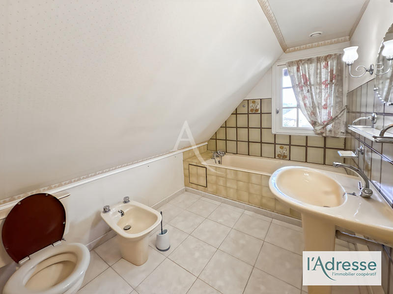 Maison - 90 m² - 5 pièces