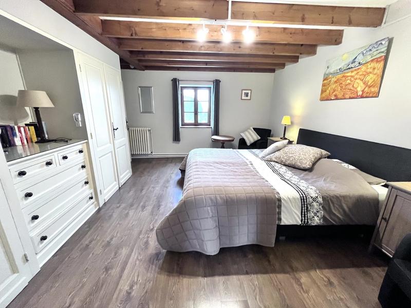 Maison traditionnelle - 293 m² - 10 pièces