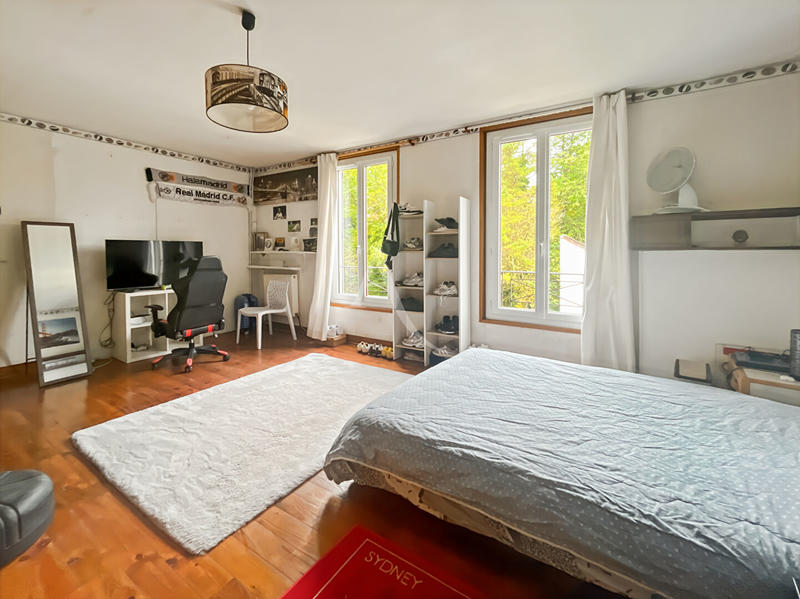 Maison - 202 m² - 6 pièces