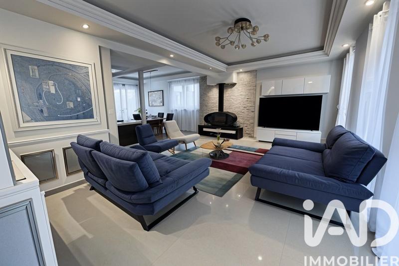 Maison - 202 m² - 8 pièces