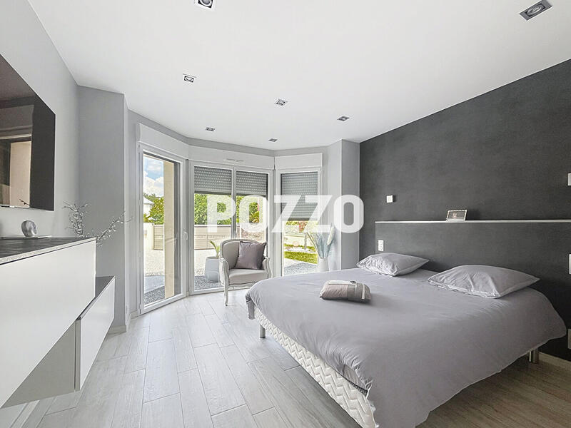 Maison - 250 m² - 7 pièces