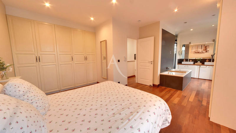 Maison - 102 m² - 5 pièces