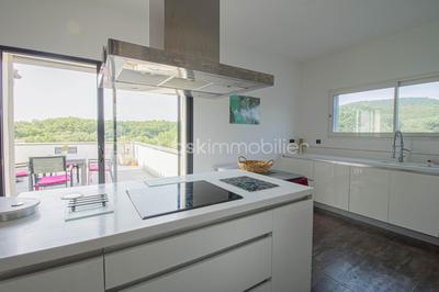 Maison - 208 m² - 7 pièces