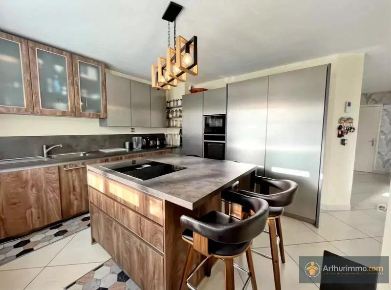 Maison - 220 m² - 9 pièces