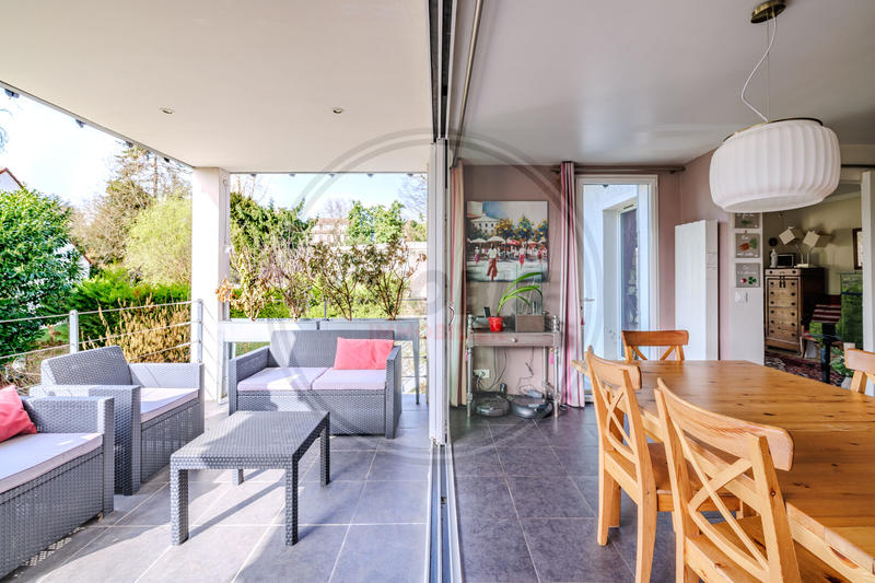 Maison - 268 m² - 11 pièces