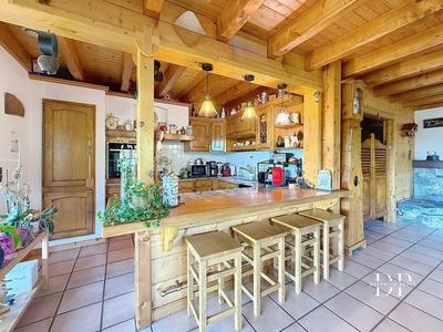 Maison - 202 m² - 8 pièces