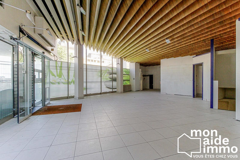 Local commercial - 148 m² - 2 pièces