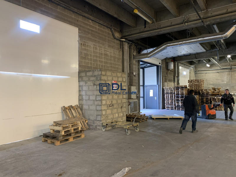 Entrepôt - 2 454 m²