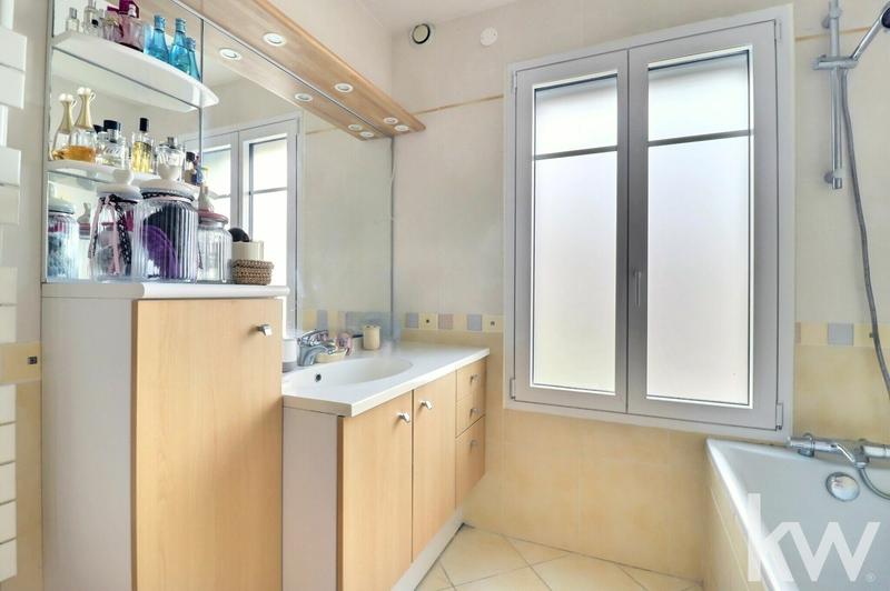 Maison - 241 m² - 8 pièces